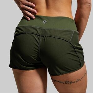 Free flow shorts born primitive